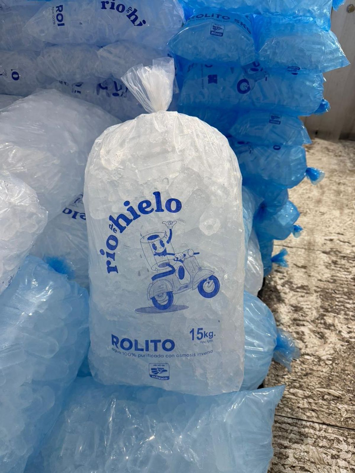 Bolsas de hielo Río de Hielo listas en la fábrica